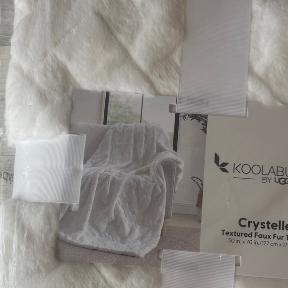 Koolaburra Cream Textured Faux Fur Throw by UGG - Picture 4 of 7